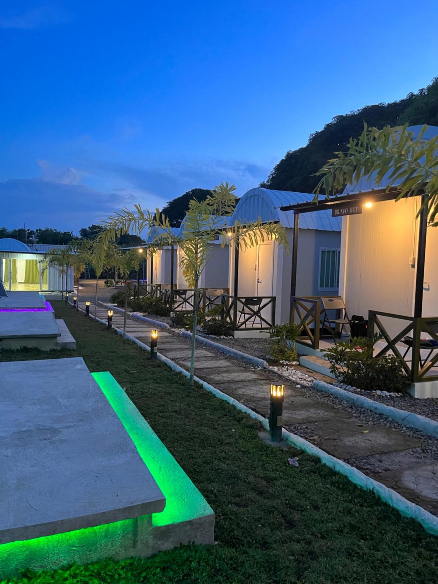 Camp Palo Bandera Hotel Calatagan Kültér fotó